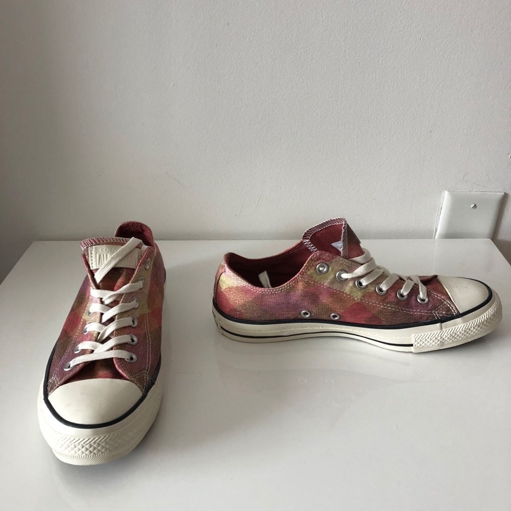 Converse - Picture 2 of 3